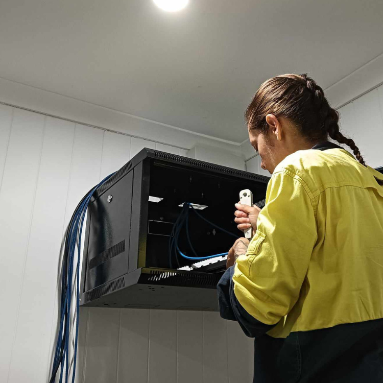 internet cabling technician